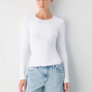 Aritzia Contour White Long Sleeve Tee